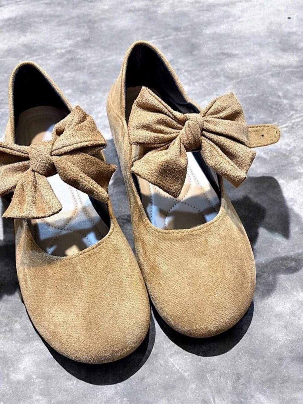 Bow Mary Jane Flats in Tan